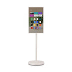 Écran TV sans fil LG StanbyME 27 pouces sur pied avec batterie intégrée, affichage clair et design moderne.