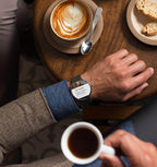 Montre connectée Smartwatch Mino 3600 avec écran tactile et bracelet en silicone, affichage numérique moderne.
