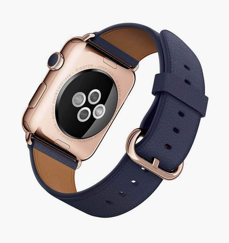 Montre connectée Smart Watch 360 de la marque Smartwatch affichant l'écran numérique et le bracelet en silicone noir.
